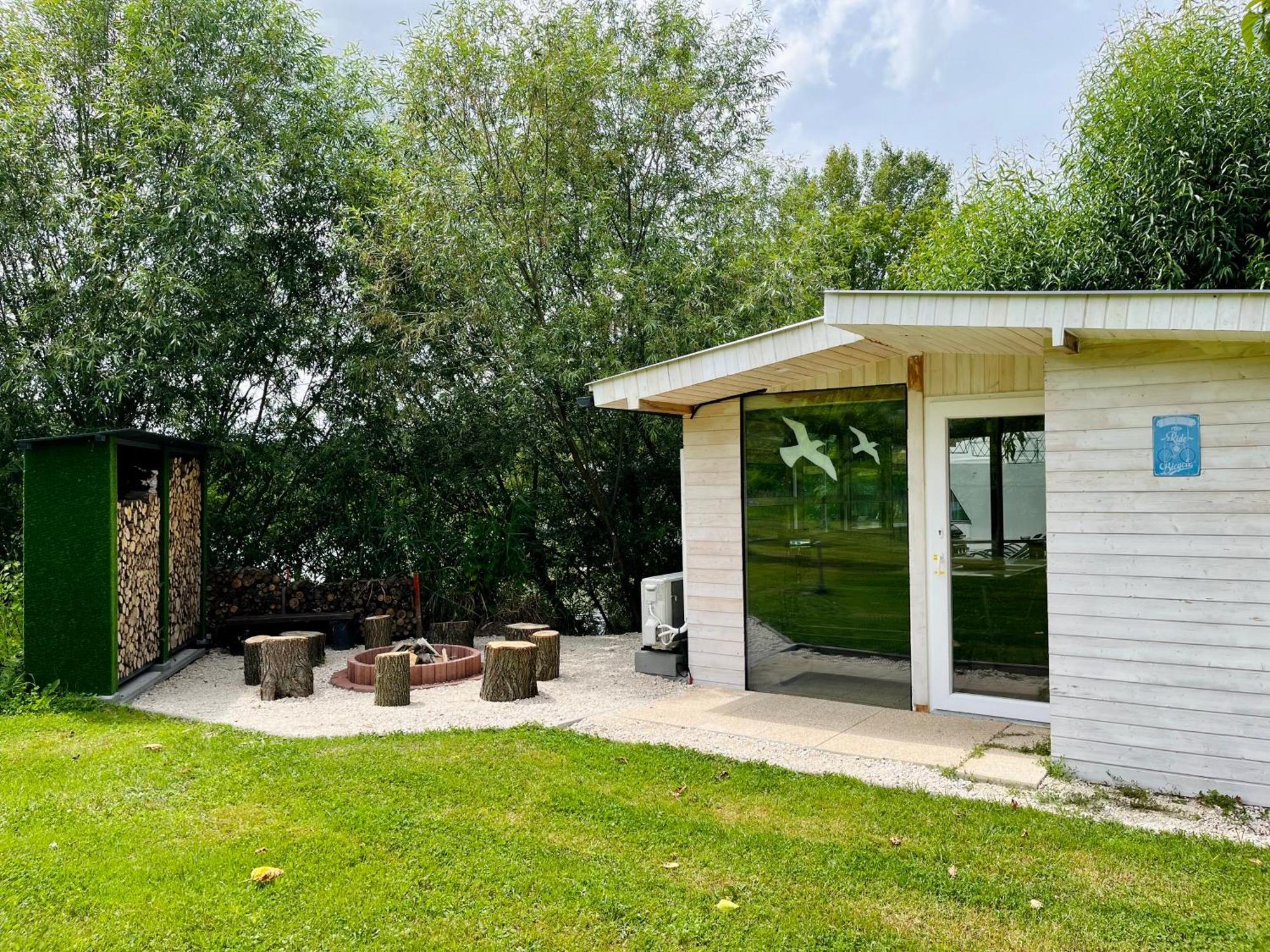 Domeglamping At Fishinglake Ságvár Exterior foto